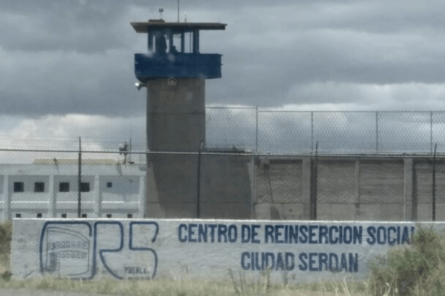 Trasladan a Tepexi a los tres internos que iniciaron la riña en el CERESO de Ciudad Serdán