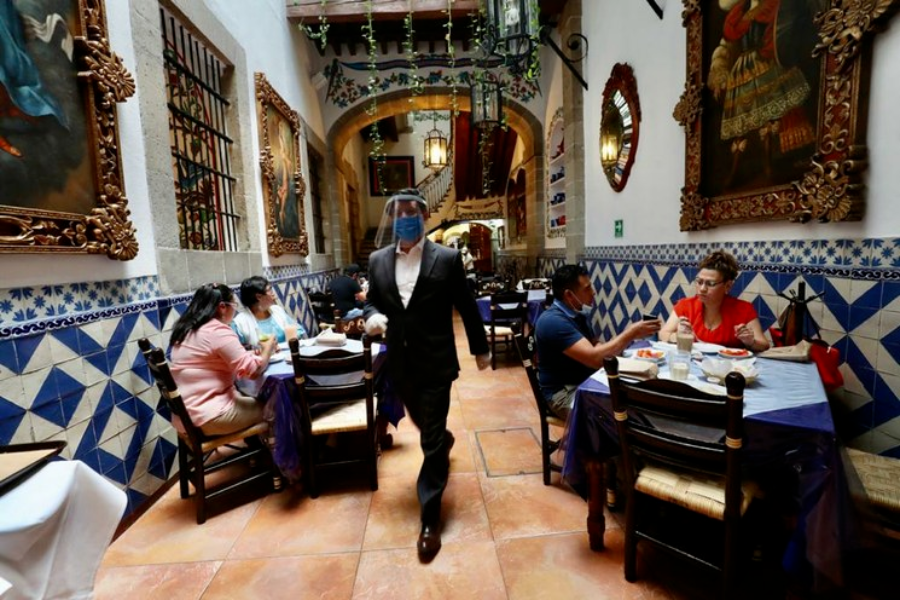 Restaurantes podrán cerrar a medianoche el 15 de septiembre