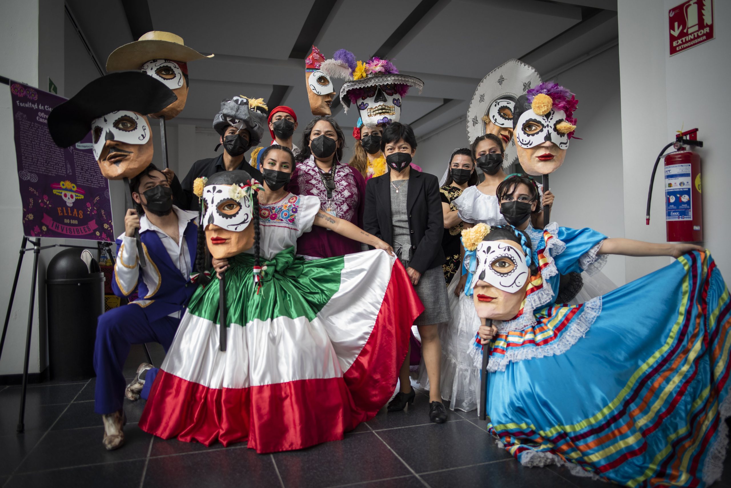 Lilia Cedillo inaugura el Festival de Día de Muertos en el Complejo Cultural Universitario