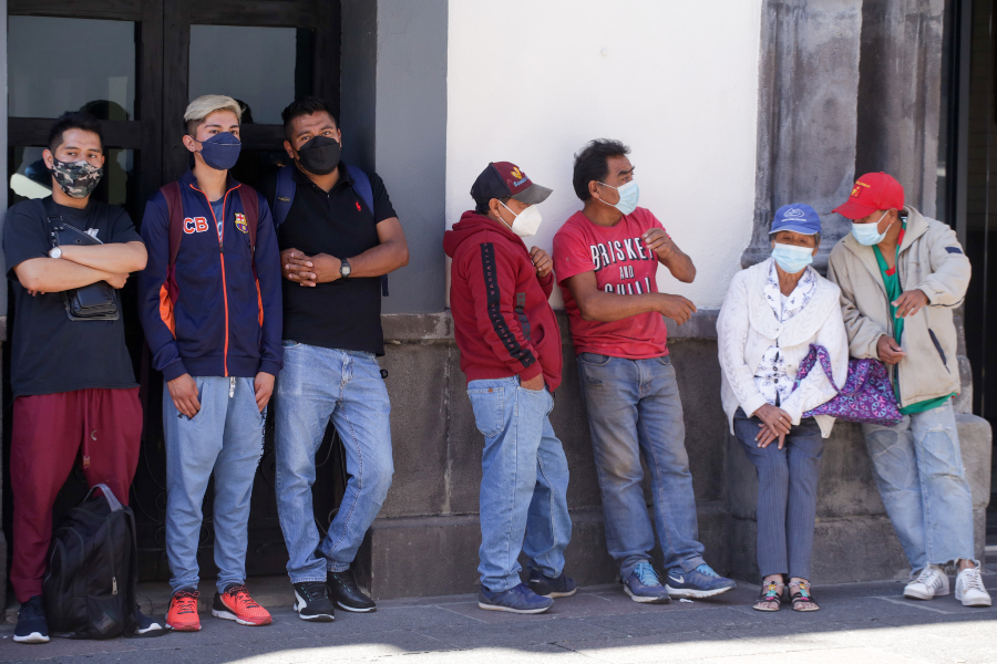 Propietarios de baños públicos se manifiestan afuera del Congreso
