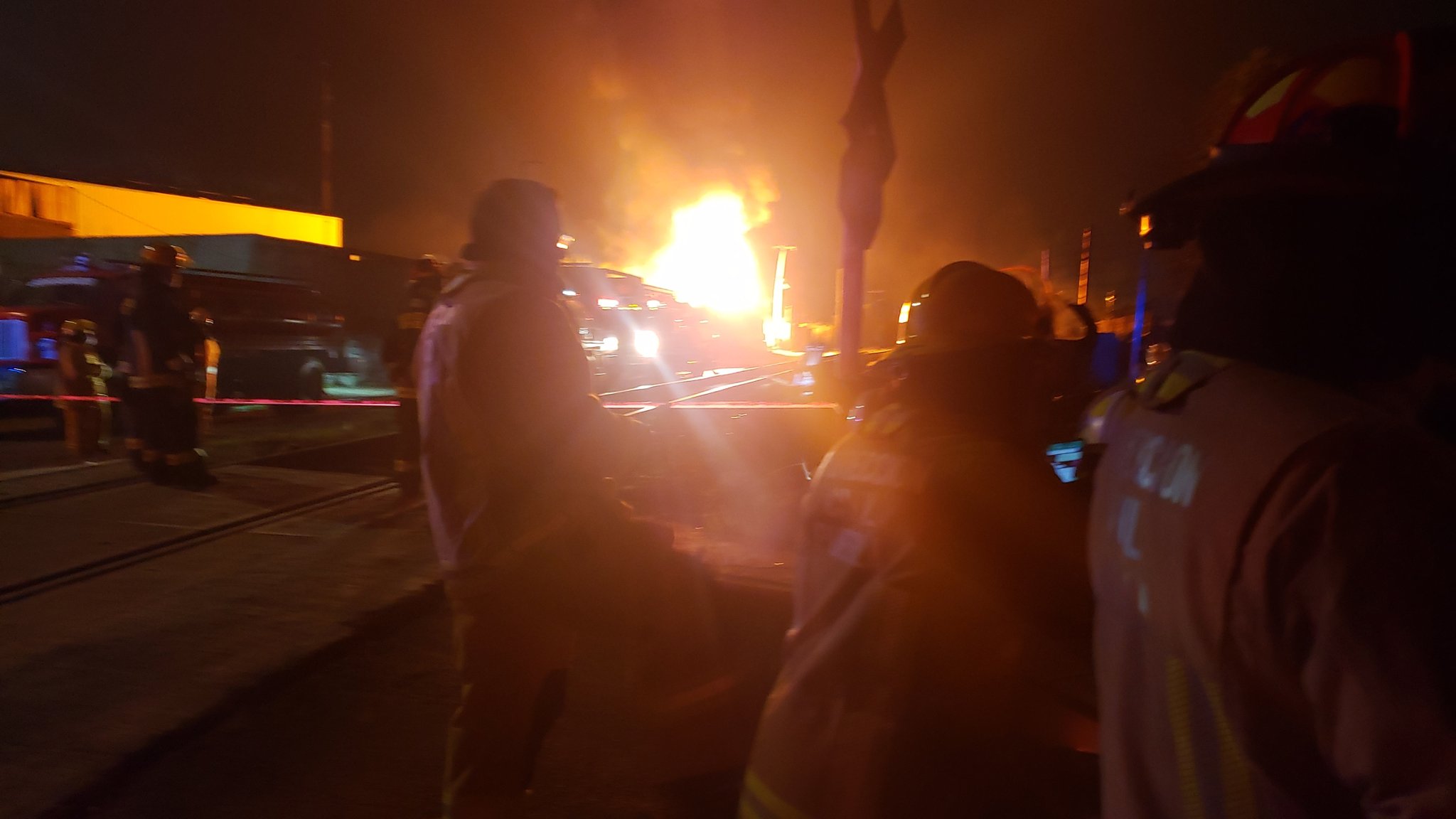 Explota toma clandestina de gas LP en San Pablo Xochimehuacan y deja al menos 10 personas heridas (Video)