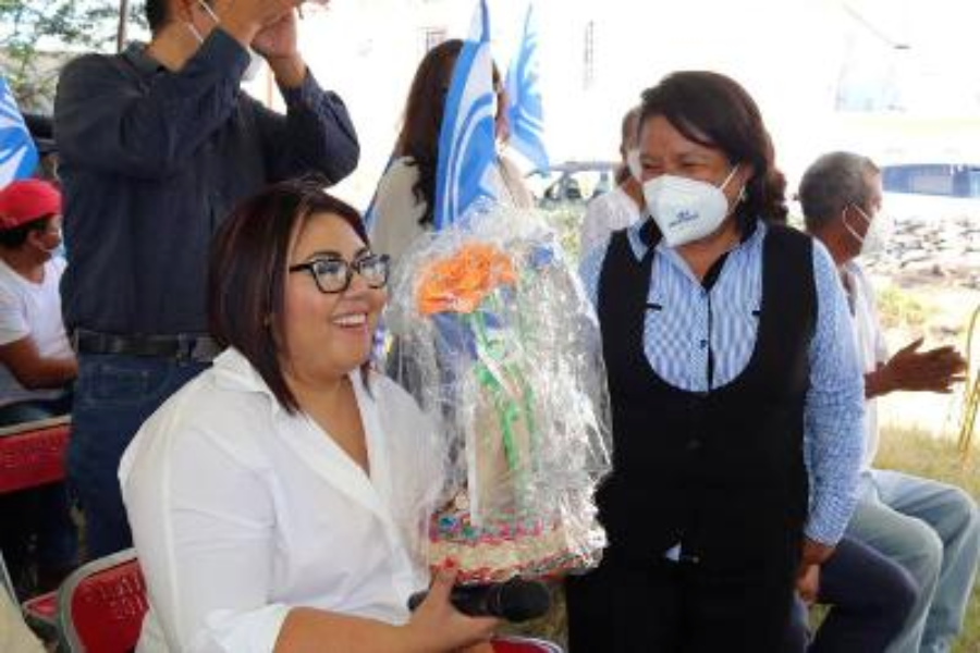 La «Jefa Geno» se reúne con panistas de Ajalpan y Chigmecatitlán