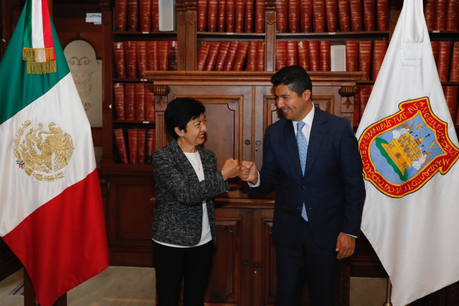 Lilia Cedillo visita a Eduardo Rivera en el Palacio Municipal