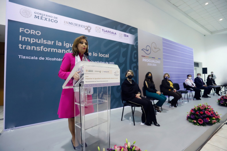 Lorena Cuéllar y la titular del Inmujeres inauguran foro contra la violencia de género