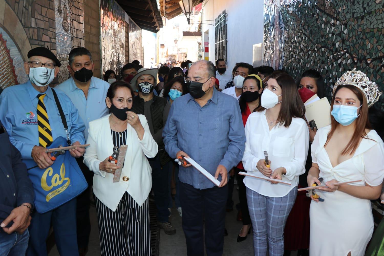 Inaugura Pepe Márquez 27 nuevos vitromurales para deleite de locales yturistas en Zacatlán