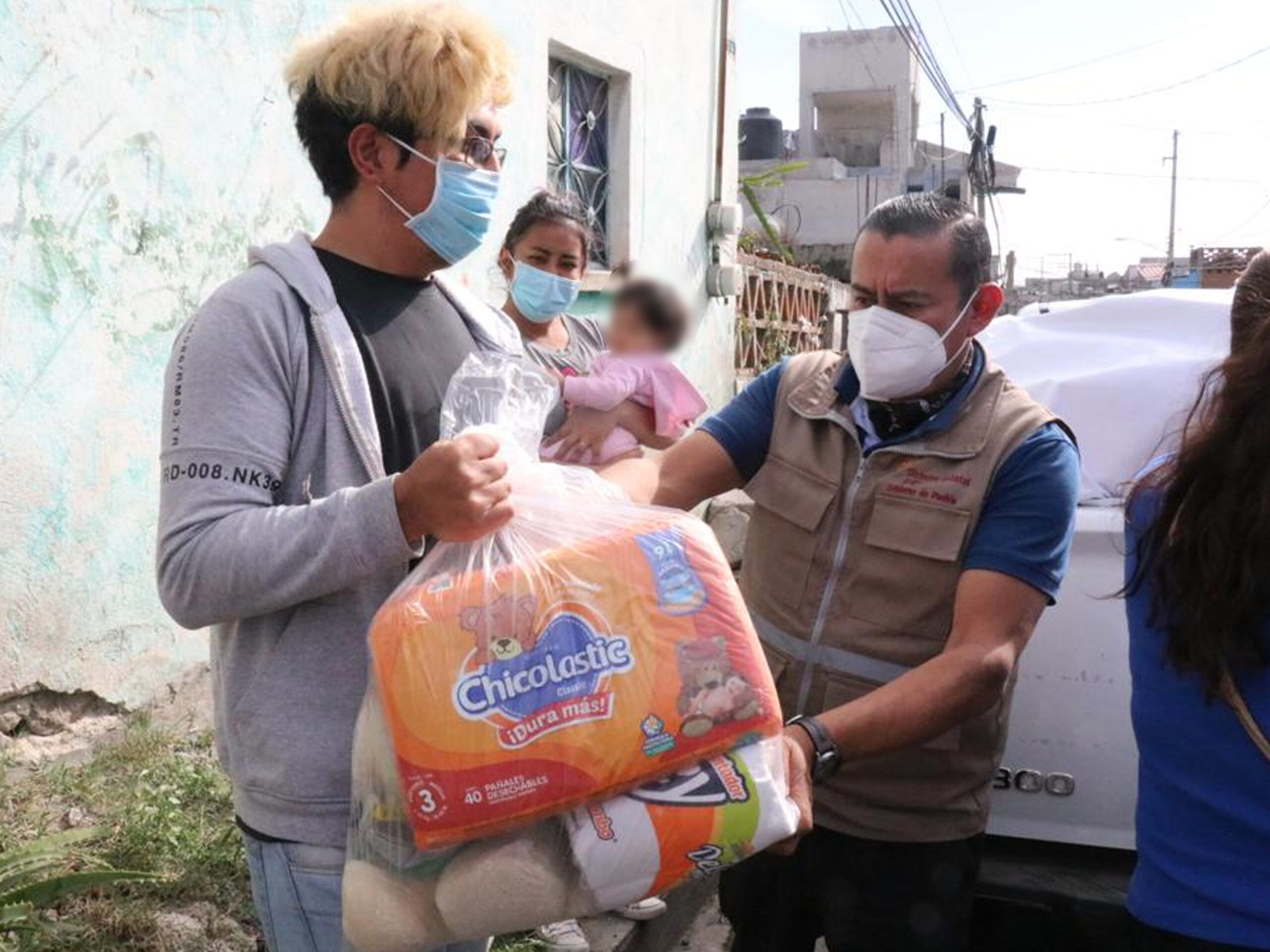 Mantiene SEDIF entrega de paquetes alimentarios y cobertores a familias afectadas de Xochimehuacan