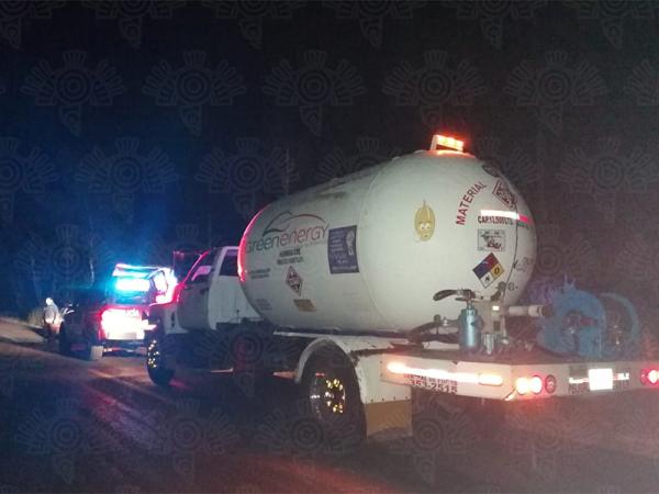 Policía Estatal asegura pipa presuntamente utilizada para el robo de gas LP en Tlalancaleca