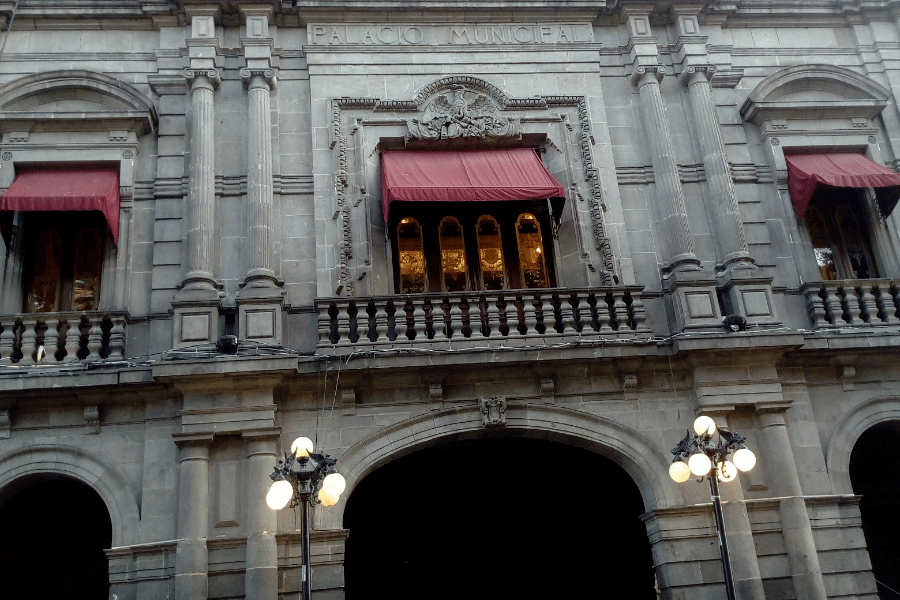 Quieren embargar al Ayuntamiento de Puebla por adeudo millonario