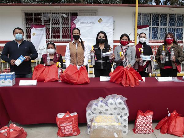 Recibe SEDIF donación de OXXO para población afectada de Xochimehuacan
