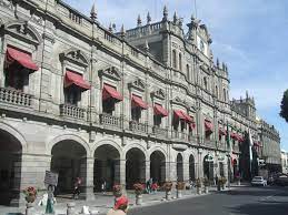 Diez trabajadores del Ayuntamiento de Puebla renuncian a su base