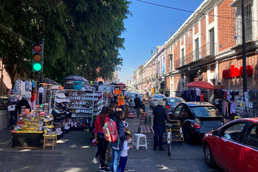 500 ambulantes de Puebla podrán trabajar como cajeros, vendedores, bodegueros o en otros oficios
