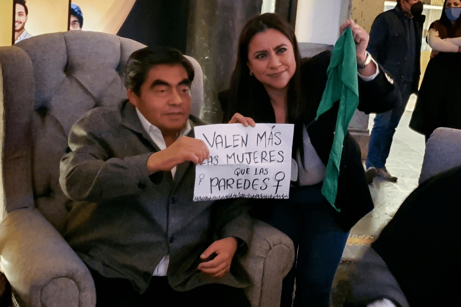 «No estoy de acuerdo con que las activistas pinten las paredes… aún así las respeto»: Barbosa