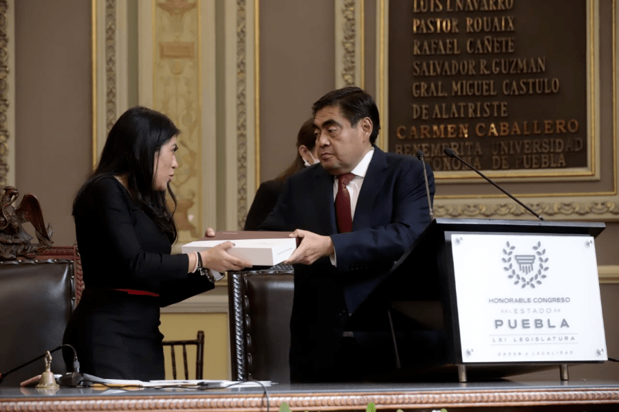 Entrega Miguel Barbosa su tercer informe al Congreso