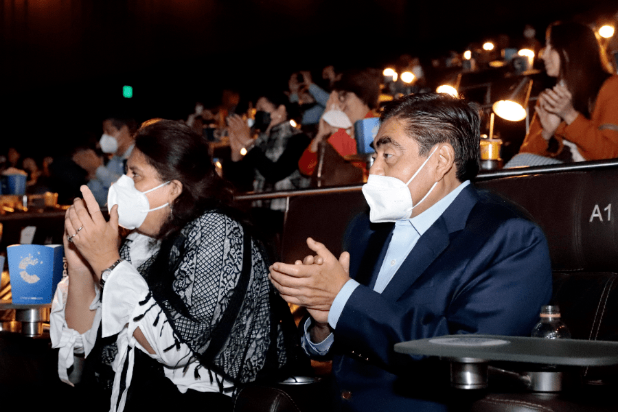 Miguel Barbosa asiste al preestreno de la película «De vuelta a Casa»