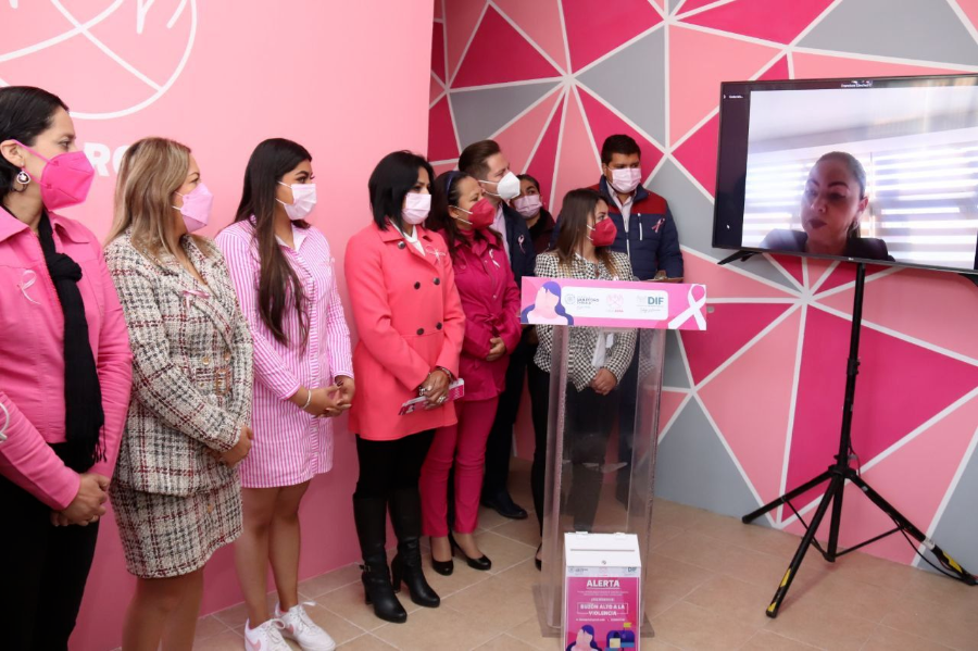 Inauguran Paola Angón y María de la Barreda, la «Casa Rosa»