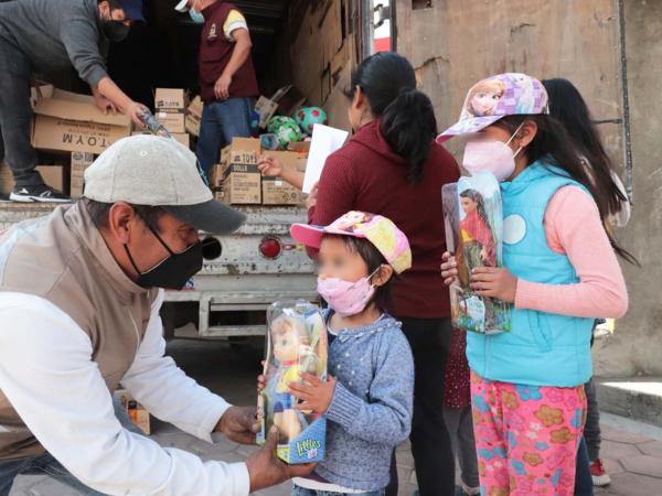 Con entrega de juguetes, SEDIF genera sonrisas y diversión en niñas y niños