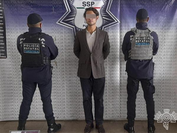 Artista poblano fue detenido por intentar vender un mono araña en el Centro Histórico