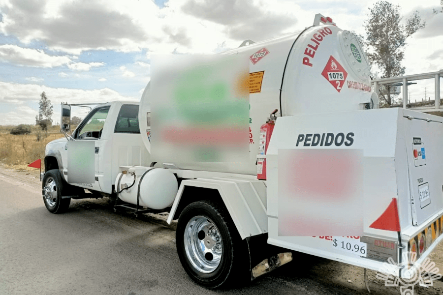 En posesión de combustible presuntamente ilícito, Policía Estatal detiene a un hombre