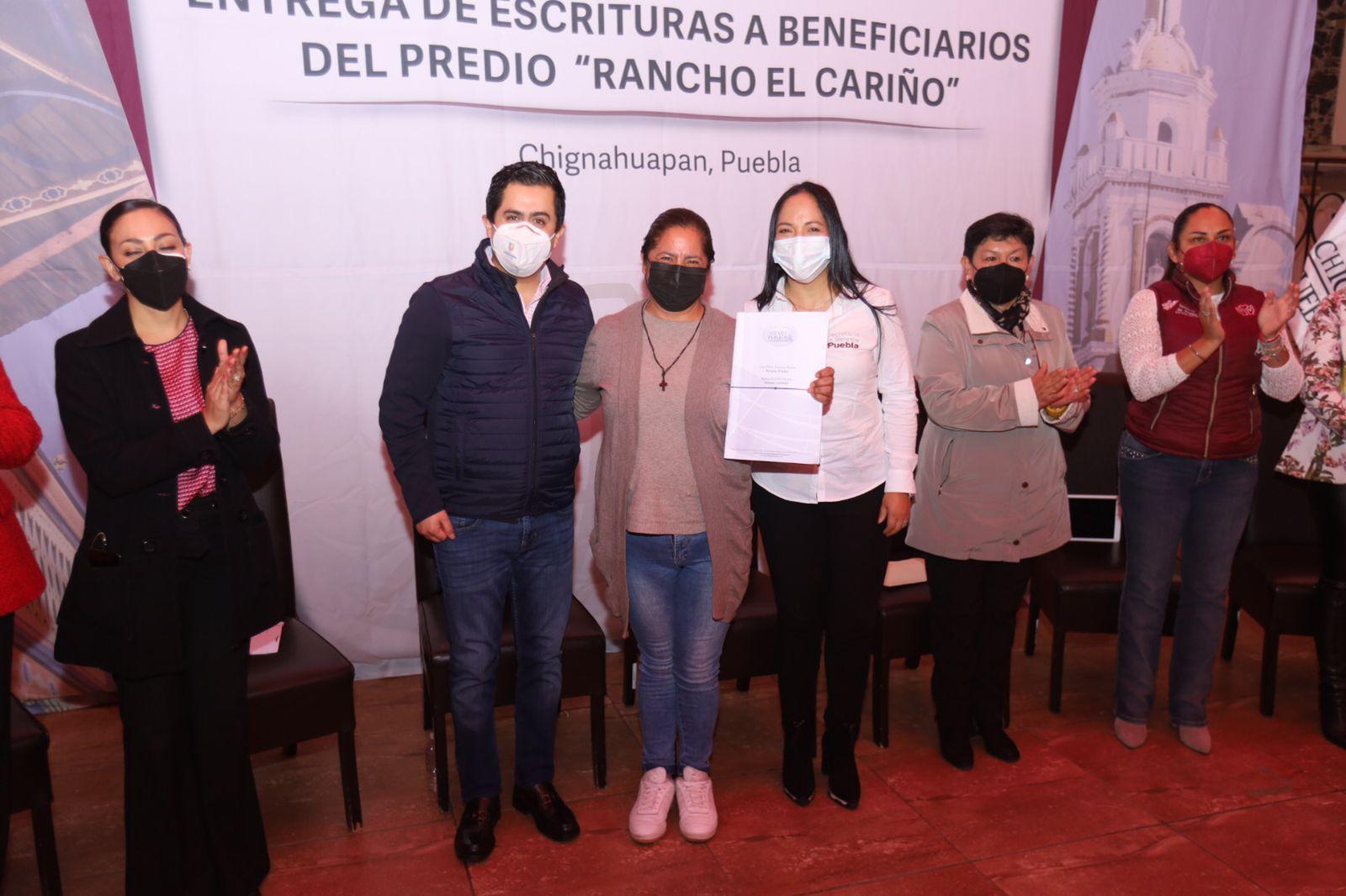 Familias de Chignahuapan reciben escrituras