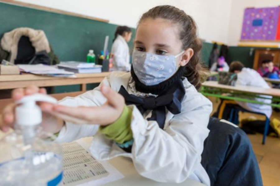 Alumnos estarán separados por metro y medio de distancia en las escuelas poblanas