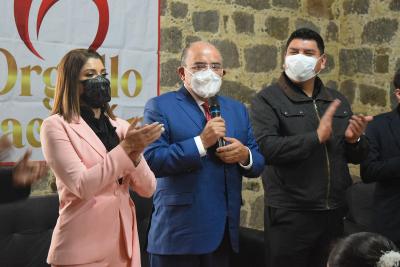 Alumnos de Zacatlán reciben computadoras