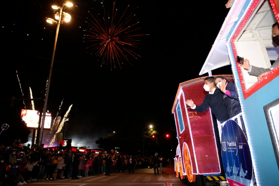 Eduardo Rivera y Liliana Ortiz encabezan el Desfile de Reyes Magos