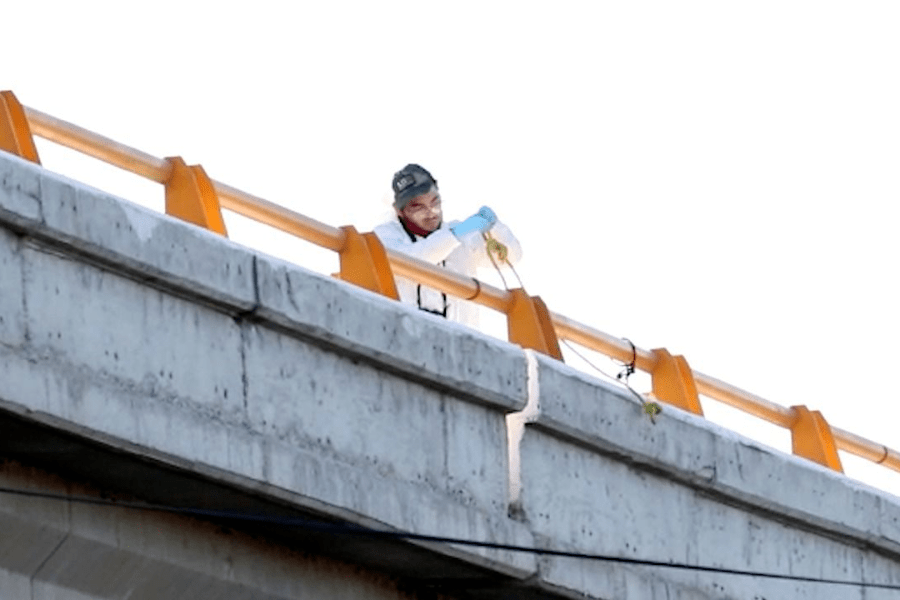 Aparecen otros dos colgados de un puente en Zacatecas; se presume que aún estaban con vida