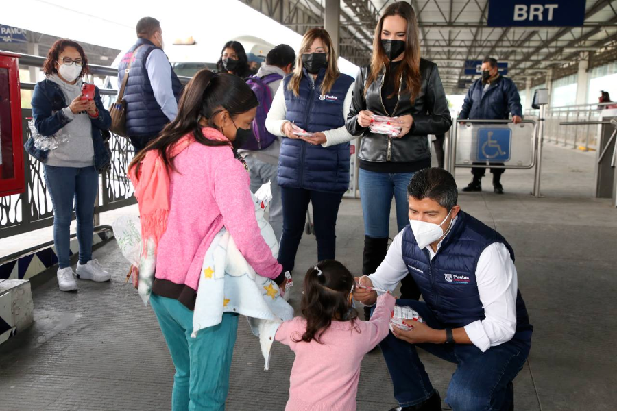 El Ayuntamiento de Puebla reparte 30 mil cubrebocas entre los poblanos