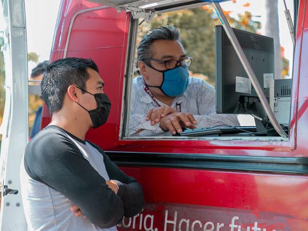 Acerca SMT expedición de licencias a más de 900 personas