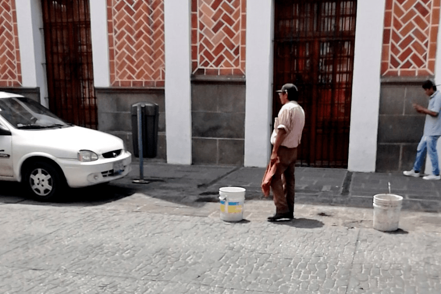 Va Eduardo Rivera contra faneleros del Centro Histórico: buscará reubicarlos