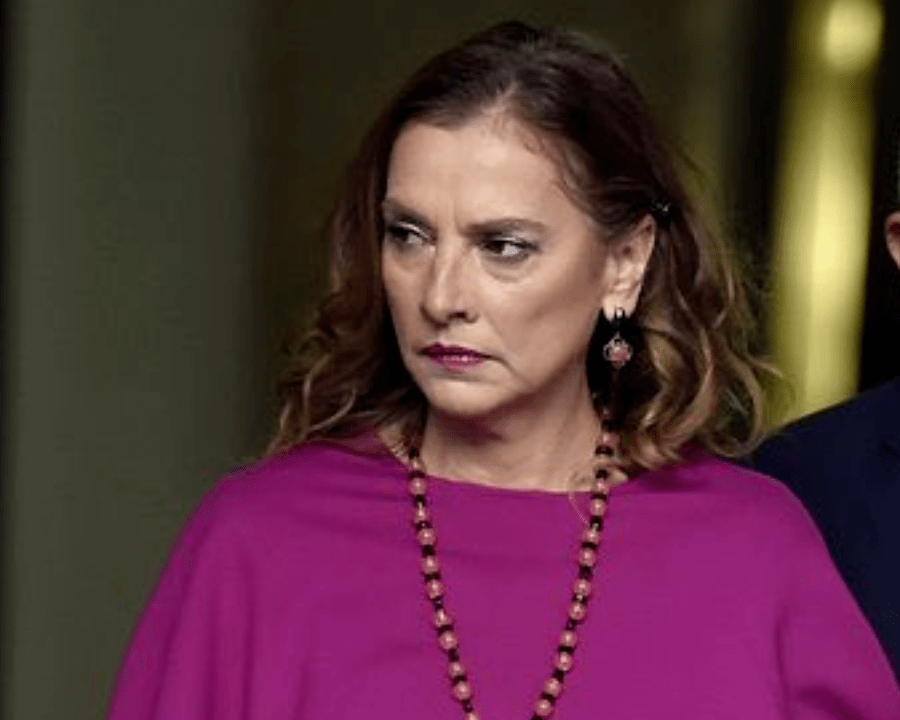 Beatriz Gutiérrez Müller firma carta contra la entrega de estímulos en la BUAP