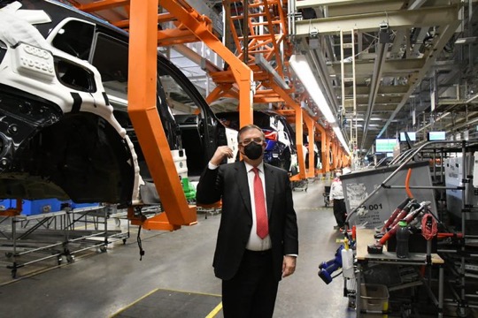 El canciller Marcelo Ebrard anuncia en Puebla colaboración internacional para la transición eléctrica del sector automotriz 