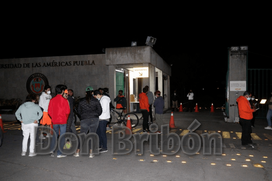 Reabren las puertas de la UDLAP… ¡Pero ahora los estudiantes se niegan a entrar!