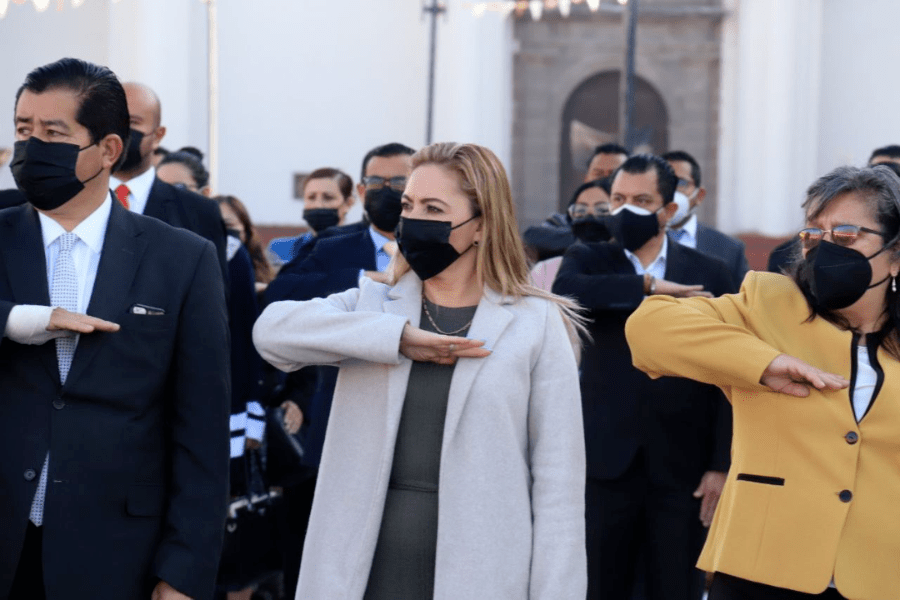 Se conmemora en San Pedro Cholula el Día de la Bandera