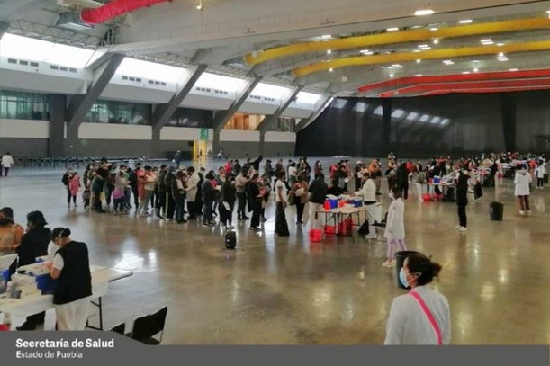 Con tranquilidad arranca vacunación de refuerzo contra COVID en la capital poblana 
