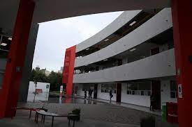 Alumno de primer grado de la UPAEP golpea a un maestro con un martillo y luego intenta suicidarse