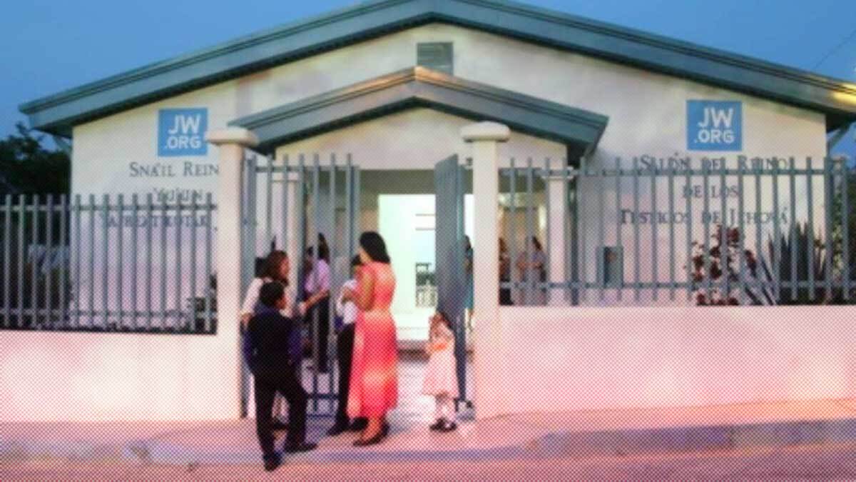 Asaltaron un templo de los Testigos de Jehová con 40 personas adentro