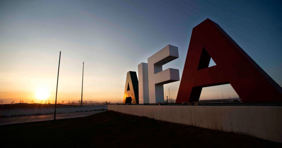 Miguel Barbosa asiste a la inauguración del AIFA