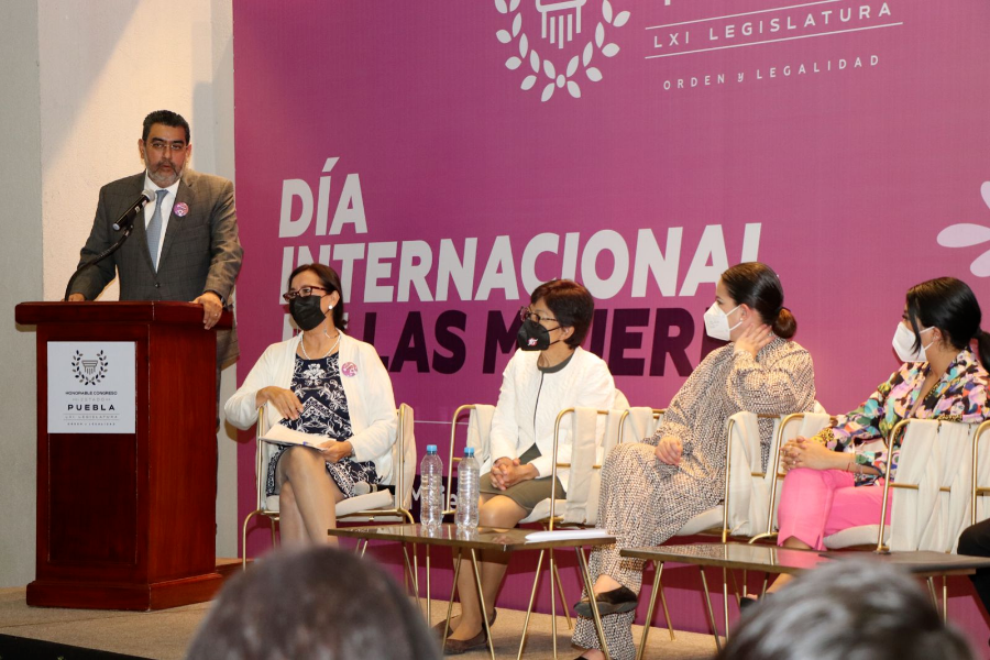 Lilia Cedillo, Ariadna Ayala y Ana Lucía Hill participan en conversatorio sobre el Día de la Mujer