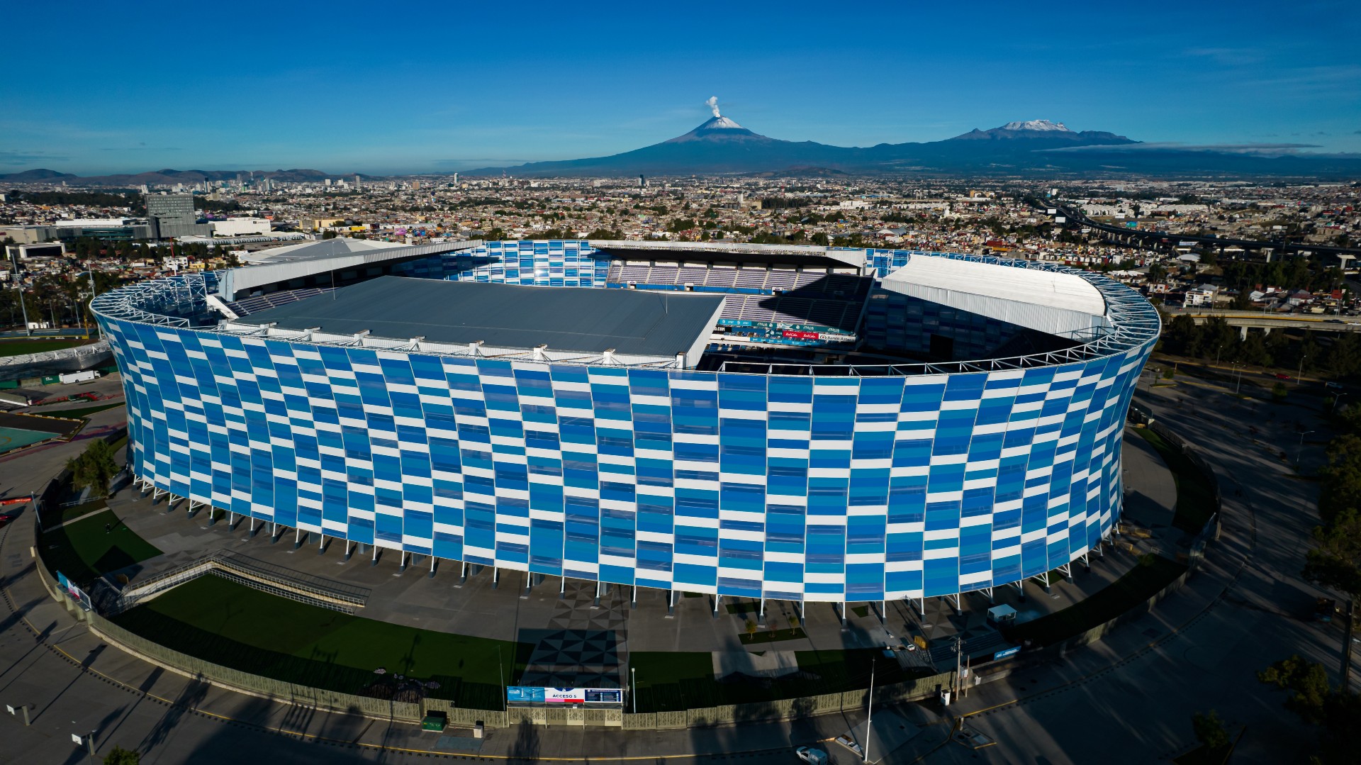 Gobierno cancela concesión del Corona Lounge en el Estadio Cuauhtémoc tras pachanga del viernes