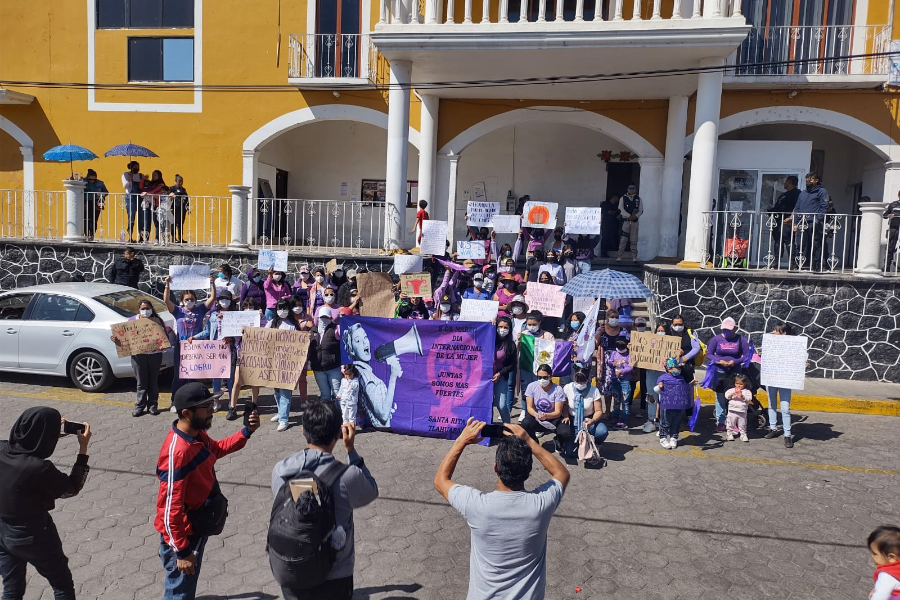 Mujeres de Tlahuapan y Texmelucan se manifiestan por más seguridad