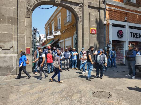 Mediante operativo, el Ayuntamiento de Puebla retira a informales de La Victoria