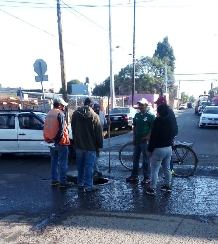 SOSAPACH supervisa y da mantenimiento a red de drenaje en San Matías Cocoyotla  