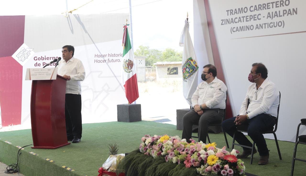 Todos los municipios de Puebla tendrán patrullas nuevas antes de que termine el año: Barbosa