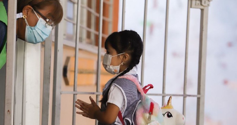 Federación de padres de familia piden que el cubrebocas siga en el regreso a clases