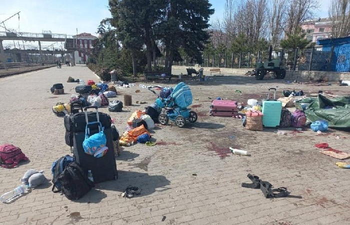 Saldo de 39 muertos deja ataque contra civiles en estación de tren en Ucrania