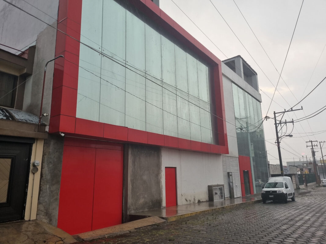 En la mira del gobierno, el lujoso edificio de Diario Cambio plagado de irregularidades