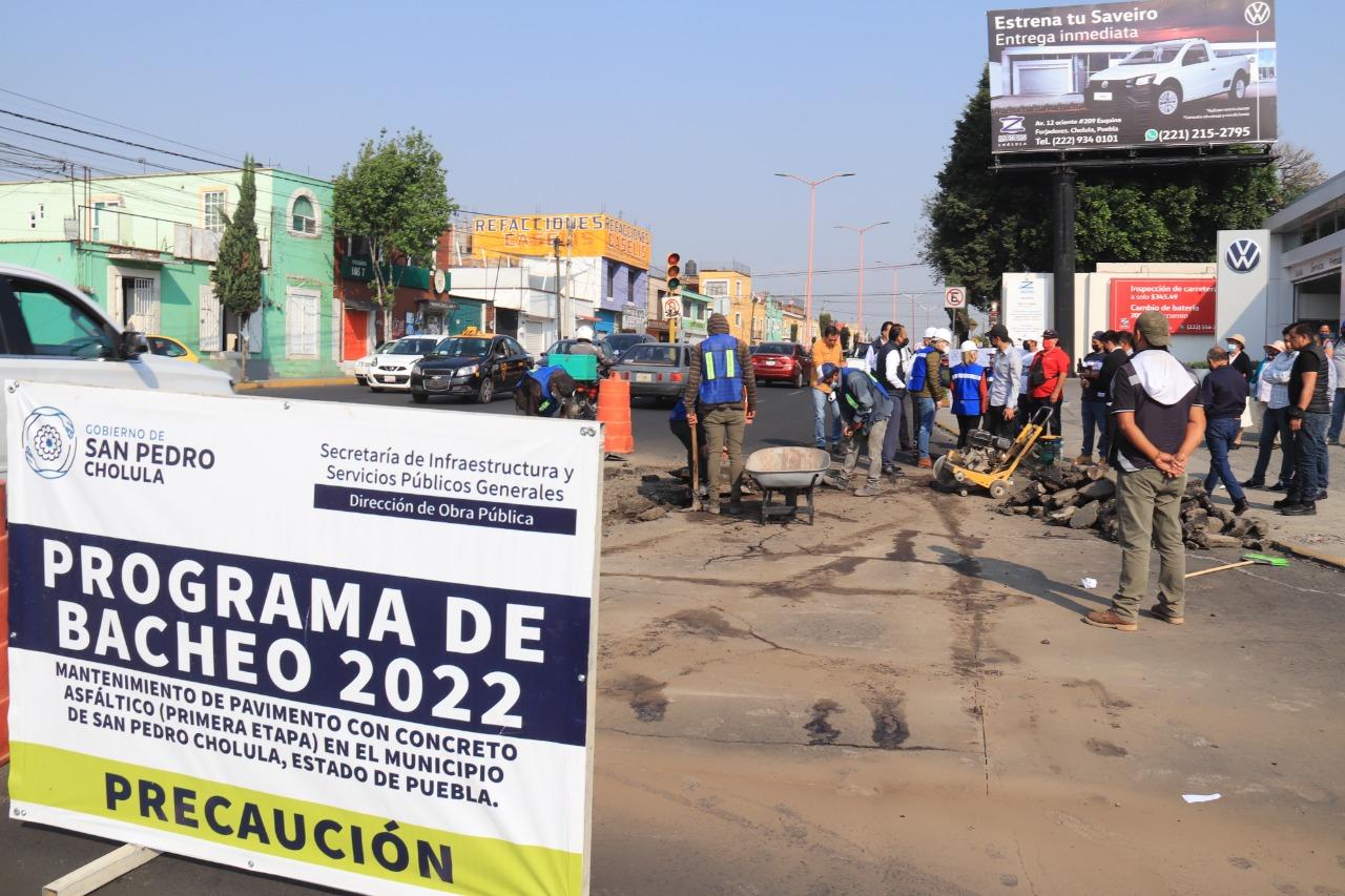 Gobierno de San Pedro Cholula arranca programa de bacheo intensivo en la cabecera municipal  