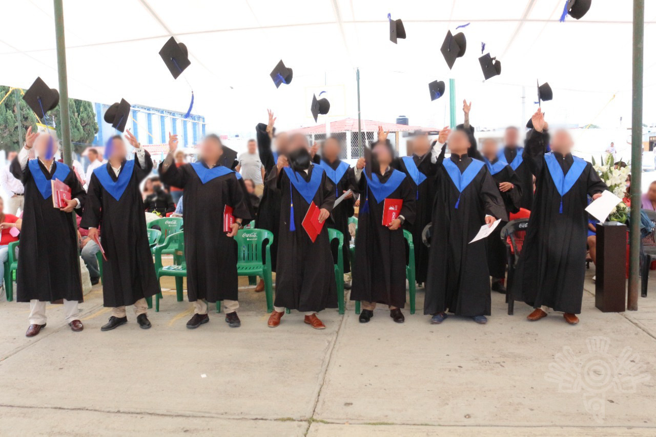 Internos del CERESO de Puebla se graduaron como abogados, fisioterapeutas y artistas