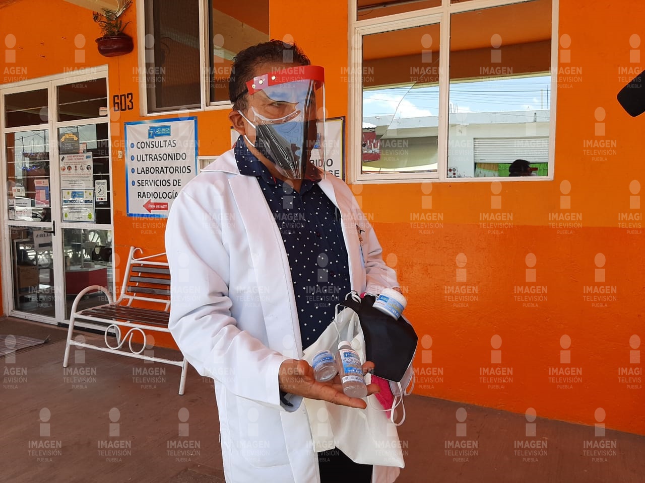 Medicamentos caducos, personal sin cédula profesional y otras irregularidades provocaron la clausura de la Clínica San Antonio en Cacalotepec